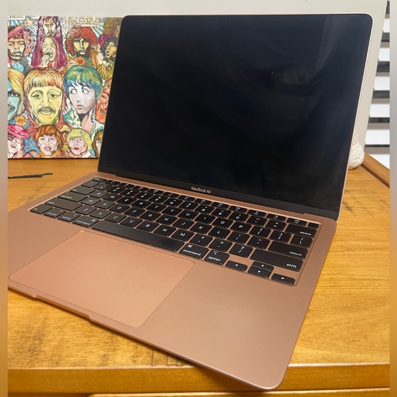 MacBook Air 2020 Rose Gold EXCELLENT USED CONDITION - Picture 7 of 10